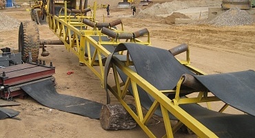 Стыковка конвейерной ленты перед началом высокого сезона