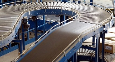 Визуальный осмотр конвейерной ленты перед началом сезона